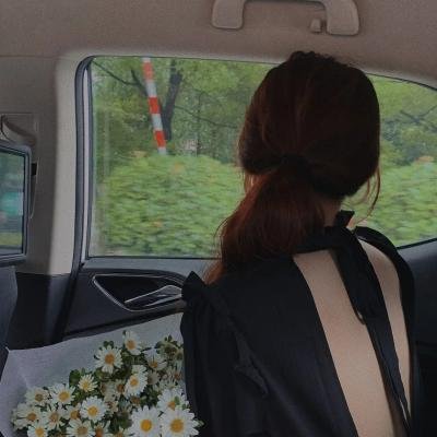 穿黑衣的女孩 在线观看